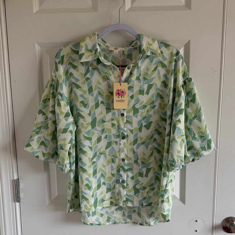 NWT entro Green Geometric Print Button-Up Blouse Size Small